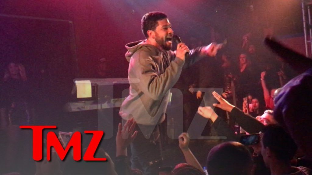 Jussie Smollett Calls The Crowd To Action At His First Concert Since Attack | TMZ 1