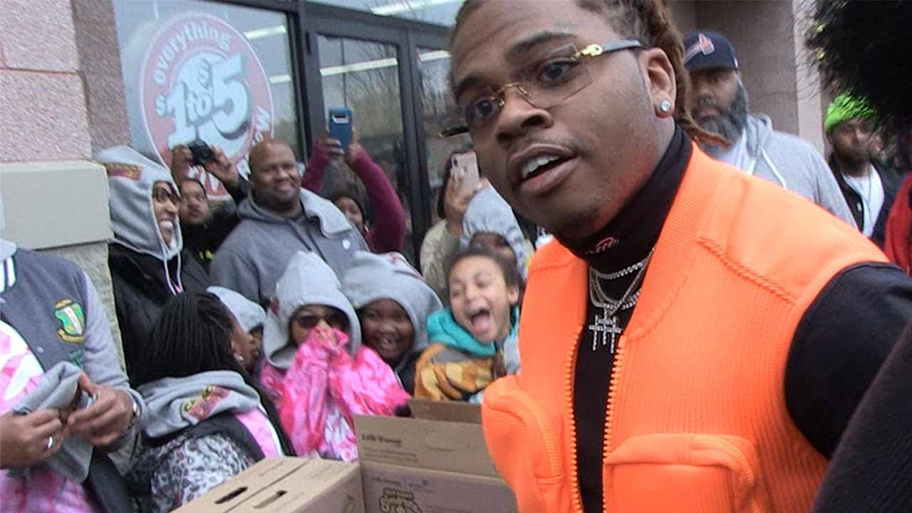 Rapper Gunna Thrills Girl Scouts by Buying Entire Table of Cookies 4