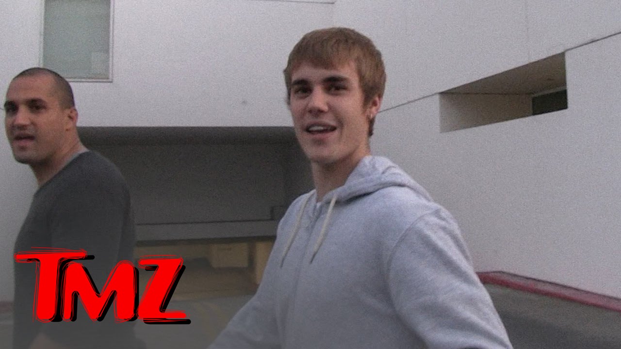 Justin Bieber's Pissed, Makes Fun of Paparazzo's Face | TMZ 1