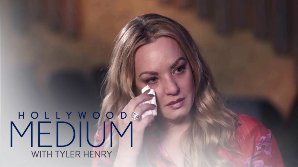 Kenya Moore, Macklemore & Wendi McLendon-Covey Talk Family Strain | Hollywood Medium Recap (S4 Ep3) 1