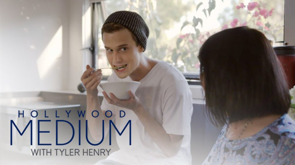 There's a Ghost in Tyler Henry's Lemon | Hollywood Medium with Tyler Henry | E! 1