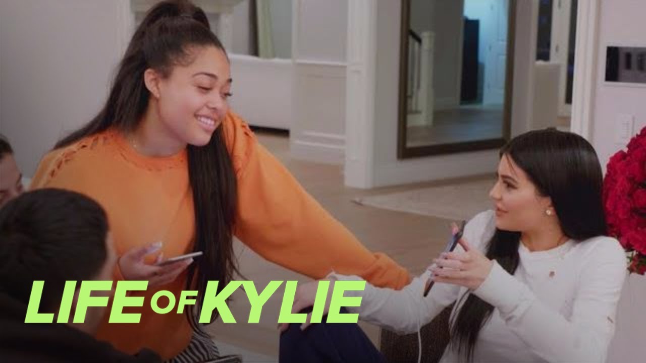 Kylie Jenner Plays Matchmaker for Jordyn Woods | Life of Kylie | E! 3