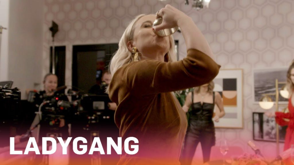 Jac, Becca & Keltie Drink From Their Hair Ties?! | LadyGang | E! 1