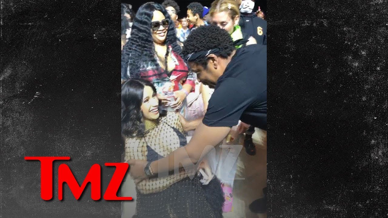 Jay-Z Rubs Cardi B's Baby Bump During Beyonce's Coachella Set | TMZ