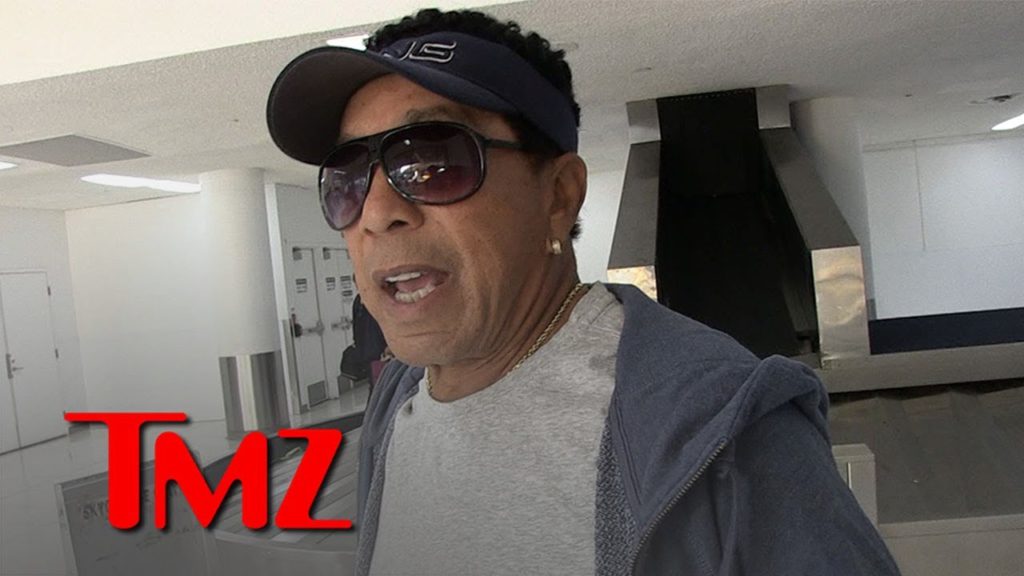 Smokey Robinson Says Ariana Grande's Dress 'Inappropriate' And Trump is Stupid | TMZ 1