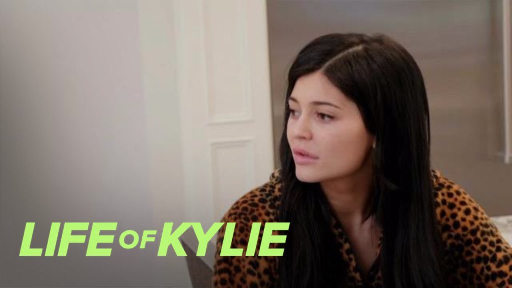 Kylie Jenner Is Over Her Rainbow Colored Hair | Life of Kylie | E! 1