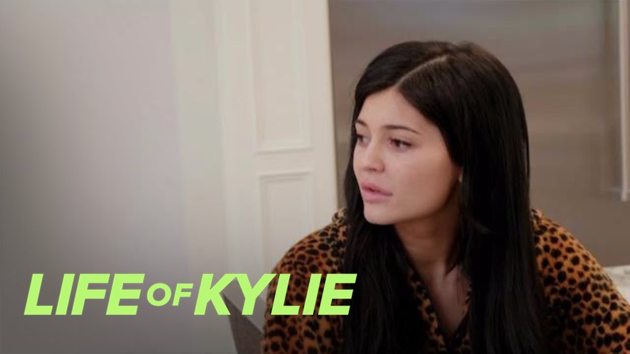 Kylie Jenner Is Over Her Rainbow Colored Hair | Life of Kylie | E! 3