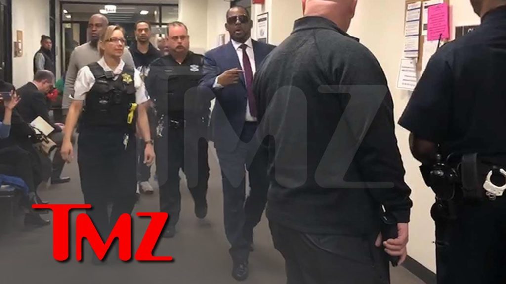 R. Kelly Arrives at Court, Trying to Get Child Support Reduced | TMZ 1