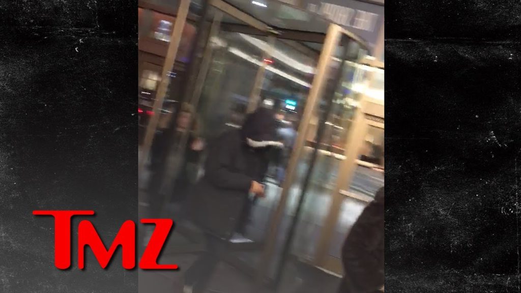 Jussie Smollett Goes Incognito for Family Dinner in Chicago 1