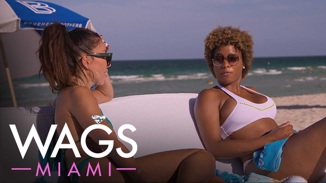 WAGS Miami | Hencha Voigt Flaunts Her "Flawless Boobs" | E! 1