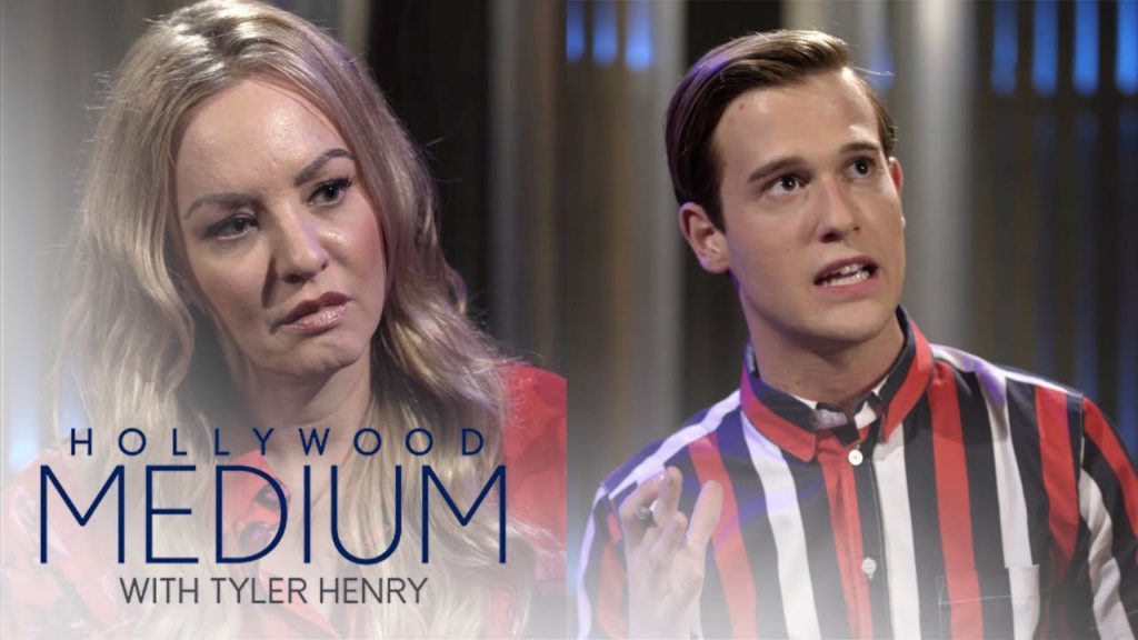 Wendi McLendon-Covey Gets Answers She's Looking For About Uncle | Hollywood Medium | E! 1