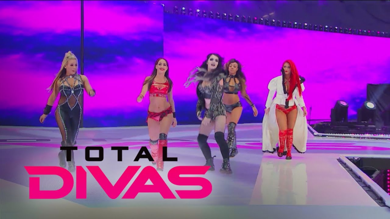 "Total Divas" Get Down! | E! 1
