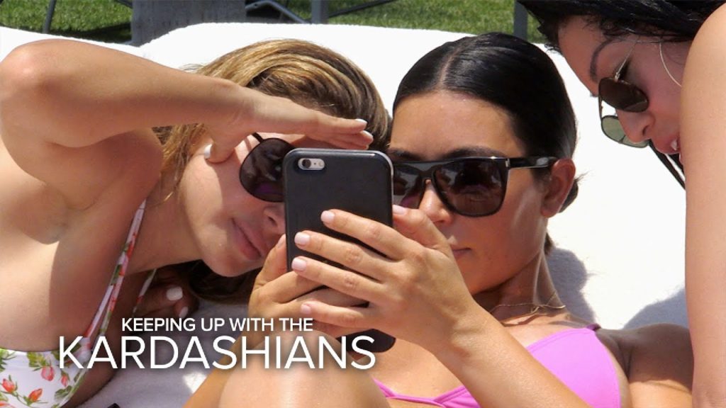 KUWTK | Kim Kardashian Gets Upset Over Bad Paparazzi Pics on Vacay | E! 1