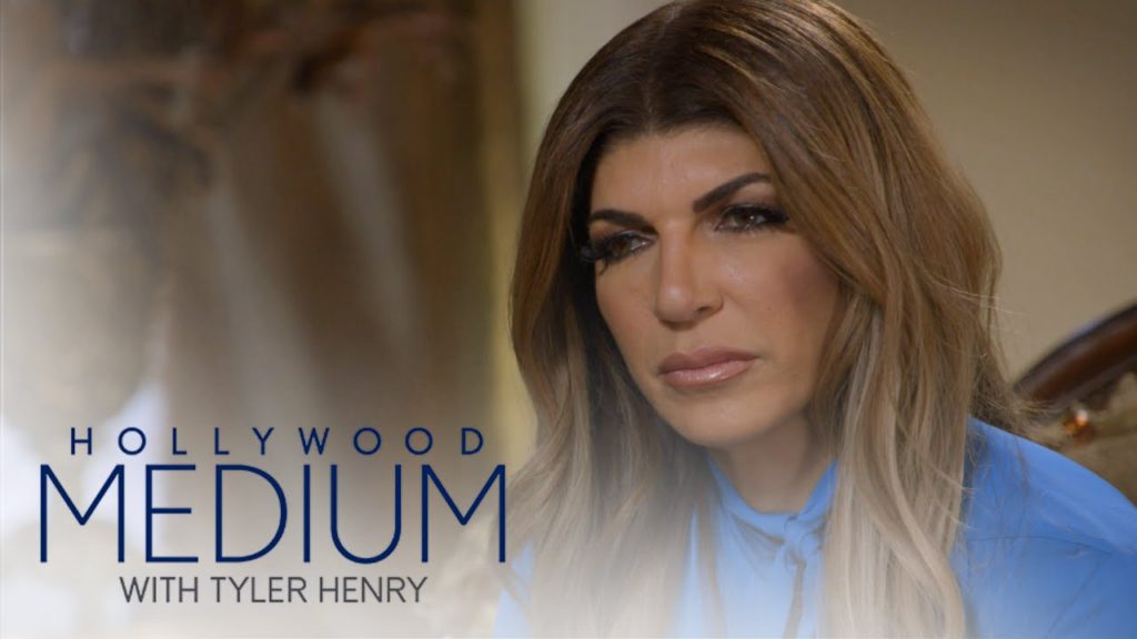Teresa Giudice's Late Mom Comes Through During Reading | Hollywood Medium with Tyler Henry | E! 1