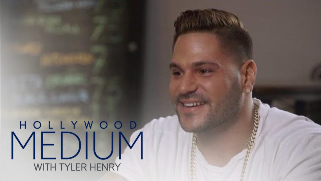 Tyler Can't Help But Laugh at Ronnie Ortiz-Magro's Story | Hollywood Medium with Tyler Henry | E! 1