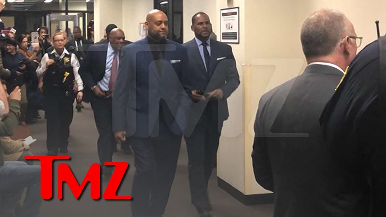 R. Kelly Arrives at Chicago Court for Unpaid Child Support Hearing | TMZ 4