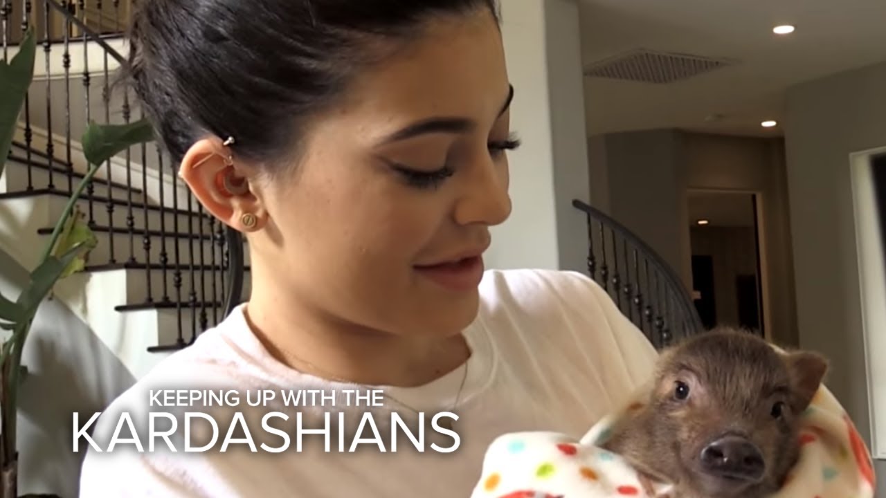 KUWTK | Kris Jenner Gets Kylie a Pig! | E! 5