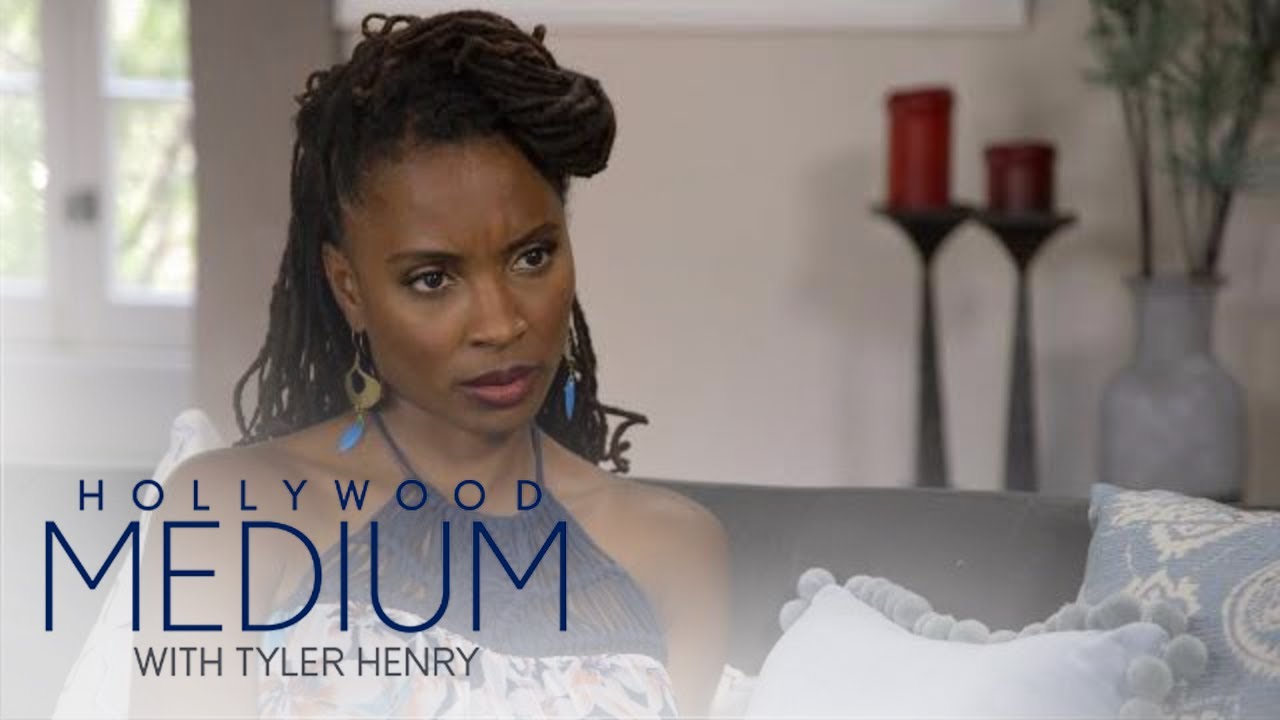 Shanola Hampton Connects With Her Late Mother | Hollywood Medium with Tyler Henry | E! 4