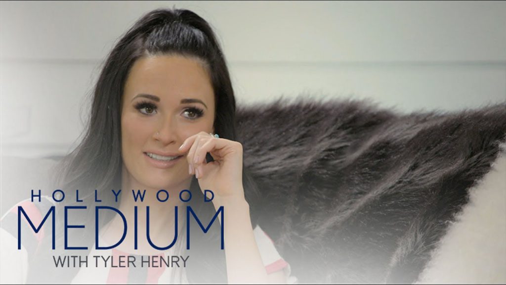 Kacey Musgraves' Mother Confirms Tyler Henry's Reading | Hollywood Medium with Tyler Henry | E! 1
