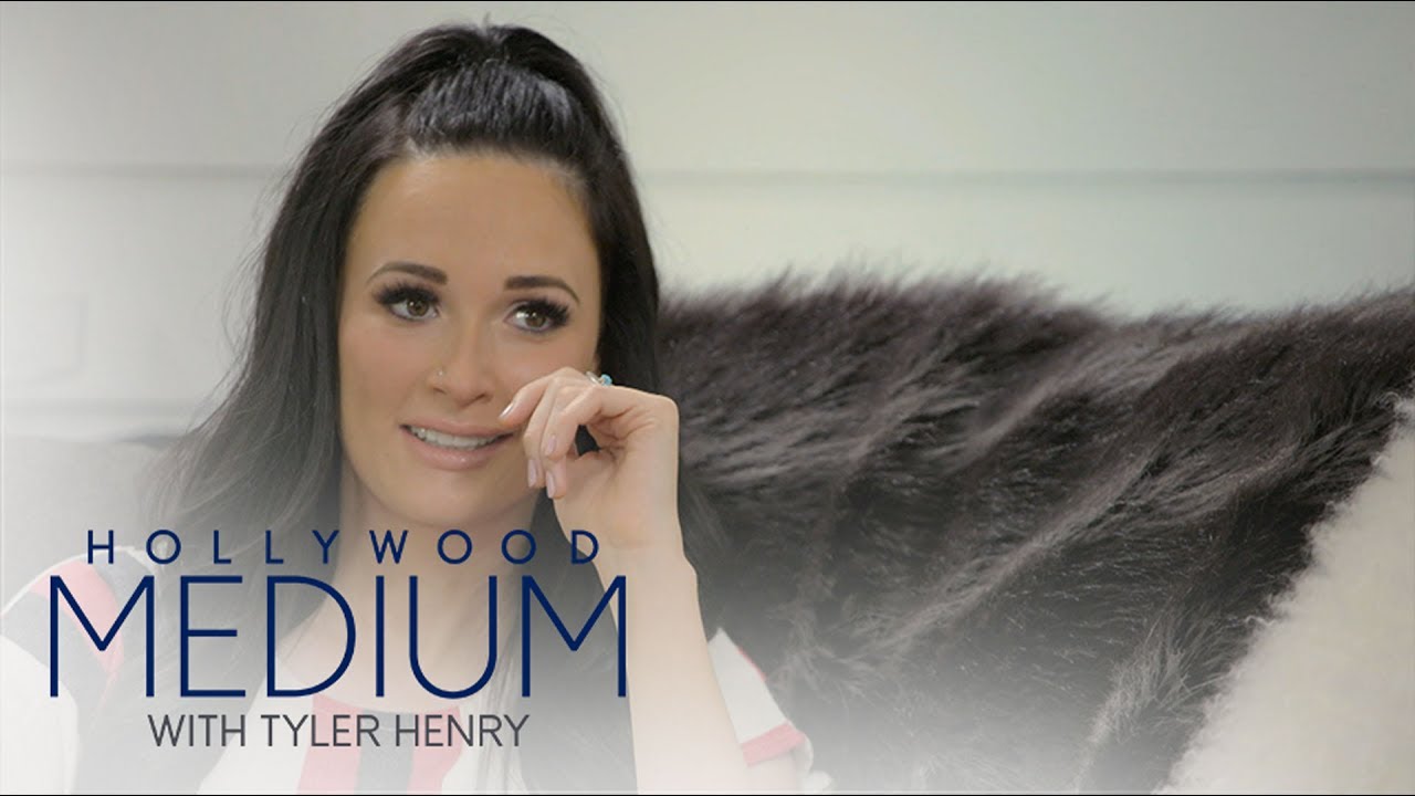 Kacey Musgraves' Mother Confirms Tyler Henry's Reading | Hollywood Medium with Tyler Henry | E! 2