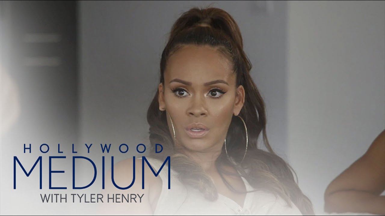 Tyler Henry Connects Evelyn Lozada With Late Father Figure | Hollywood Medium with Tyler Henry | E! 5