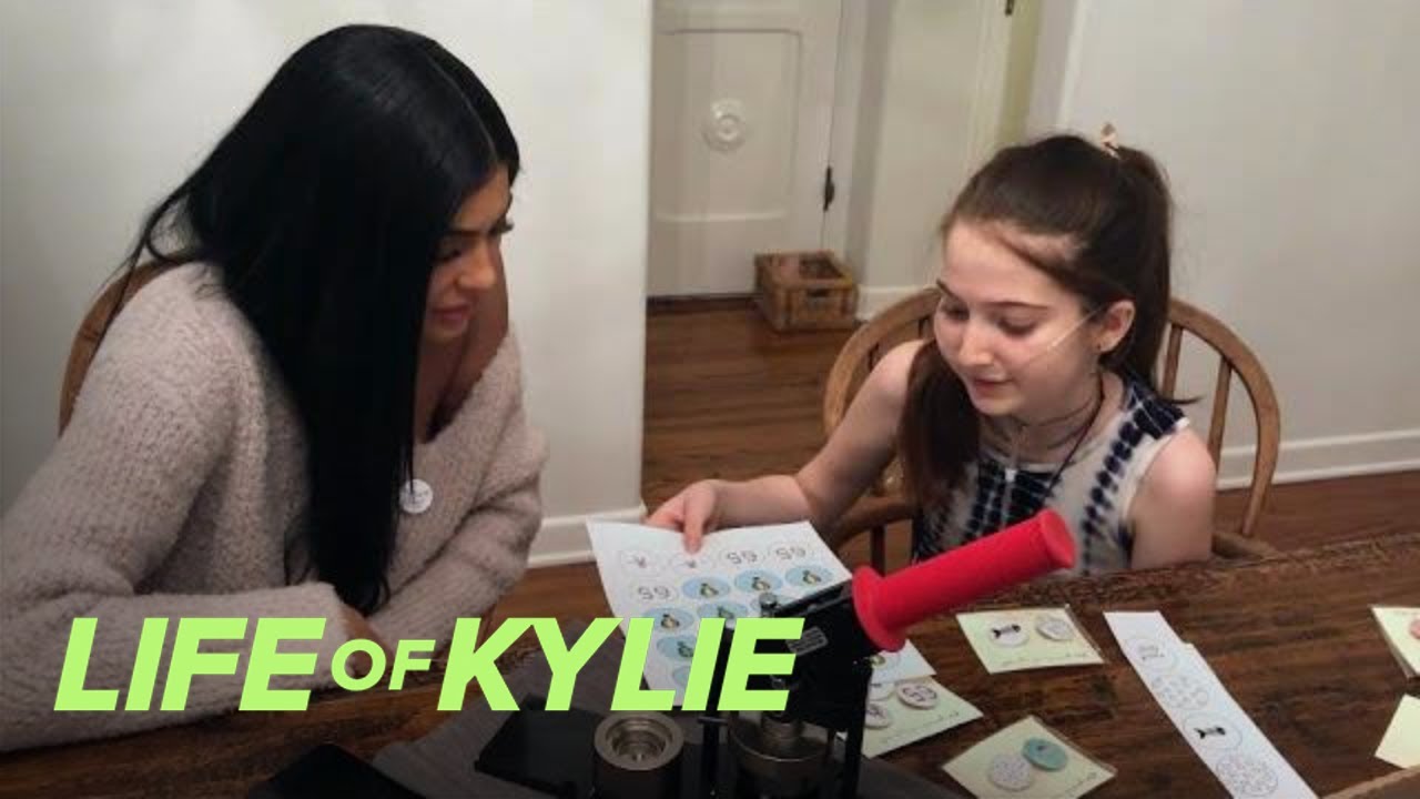 Kylie Jenner Visits One of Her Superfans Ari Thau | Life of Kylie | E! 2