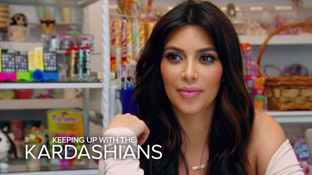 KUWTK | Kim Kardashian Gets Vocal With Paparazzo | E! 3