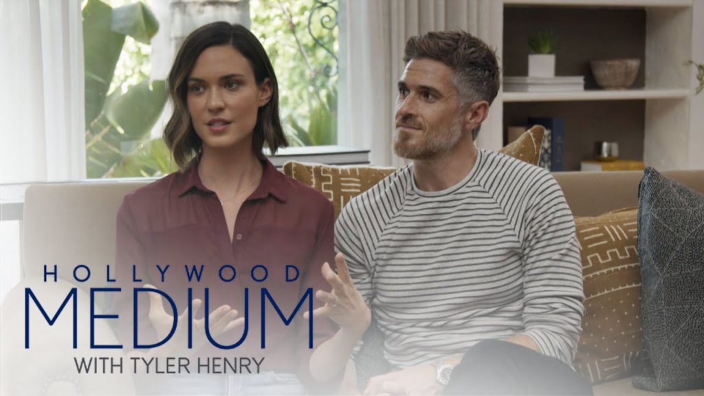 Tyler Henry Finds a Ghost in Dave & Odette Annable's House | Hollywood Medium with Tyler Henry | E! 1