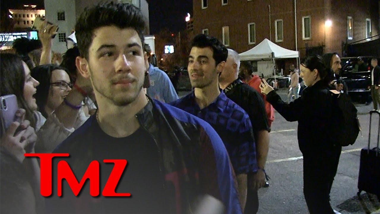 The Jonas Brothers Perform Concert in Atlanta and Fans Go Crazy 4