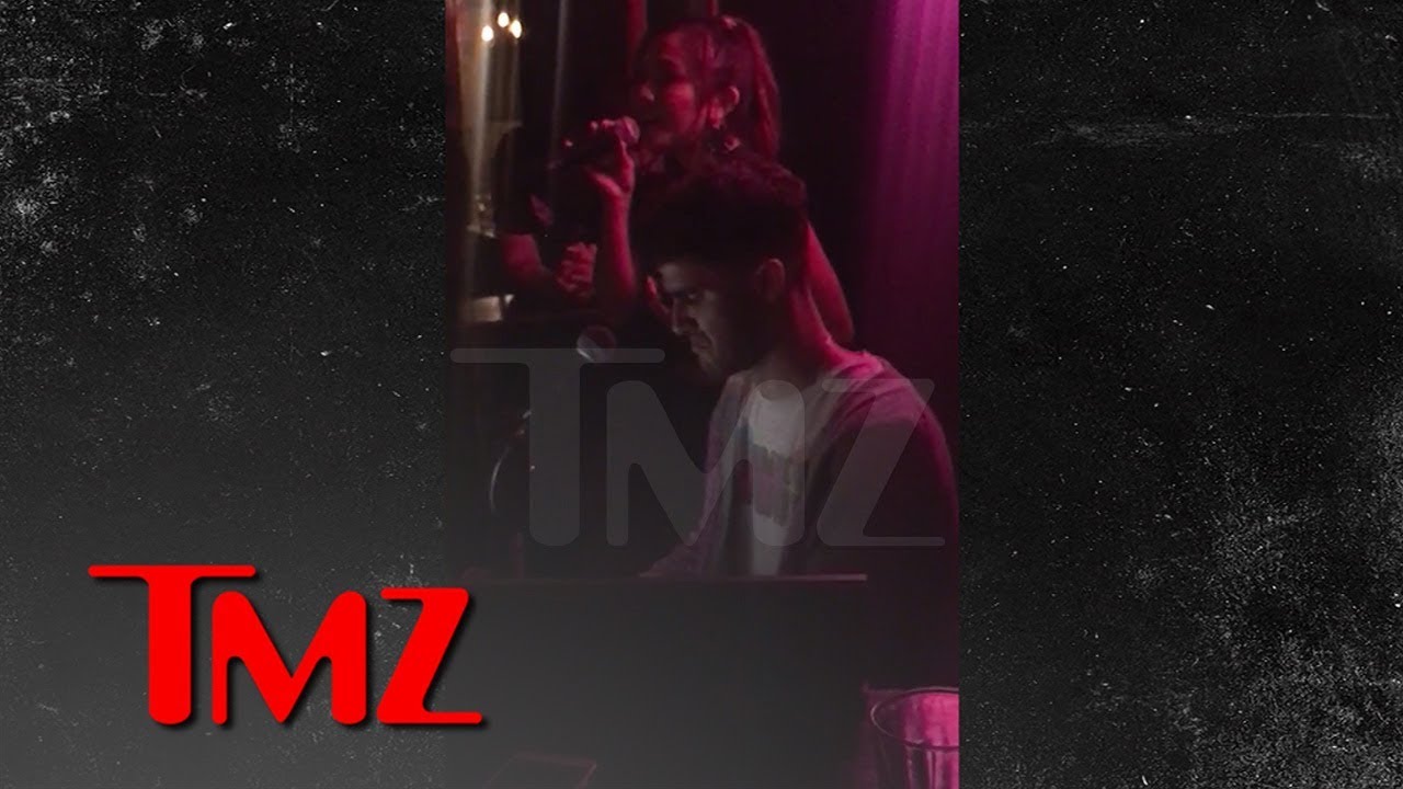 'Versace' Star Darren Criss Sings 'Shallow' at Karaoke Piano Bar | TMZ 5