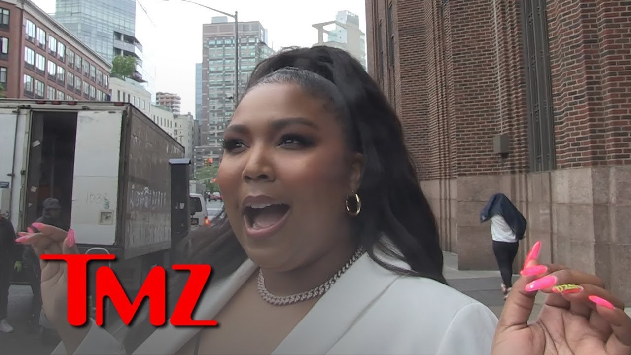 Lizzo Says Her DMs Are Full of F*** Boys!!!